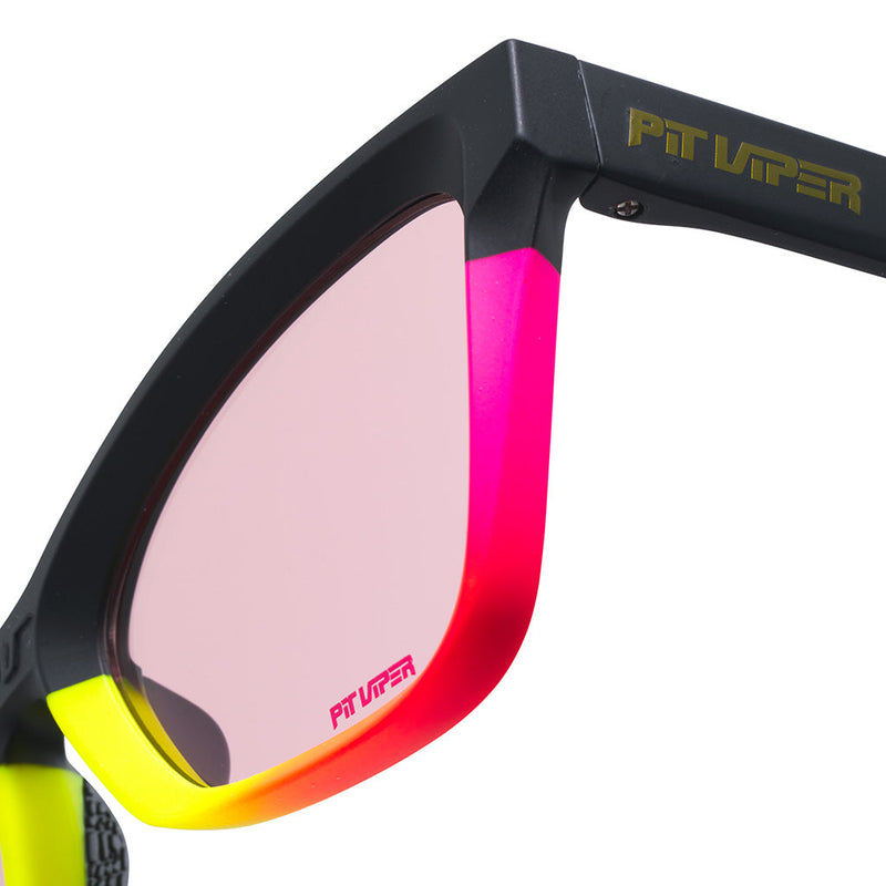 Photochromic Rose | im_ready_for_my_closeup.JPG | Studio view of The Italo Clawdia with photochromic rose lens