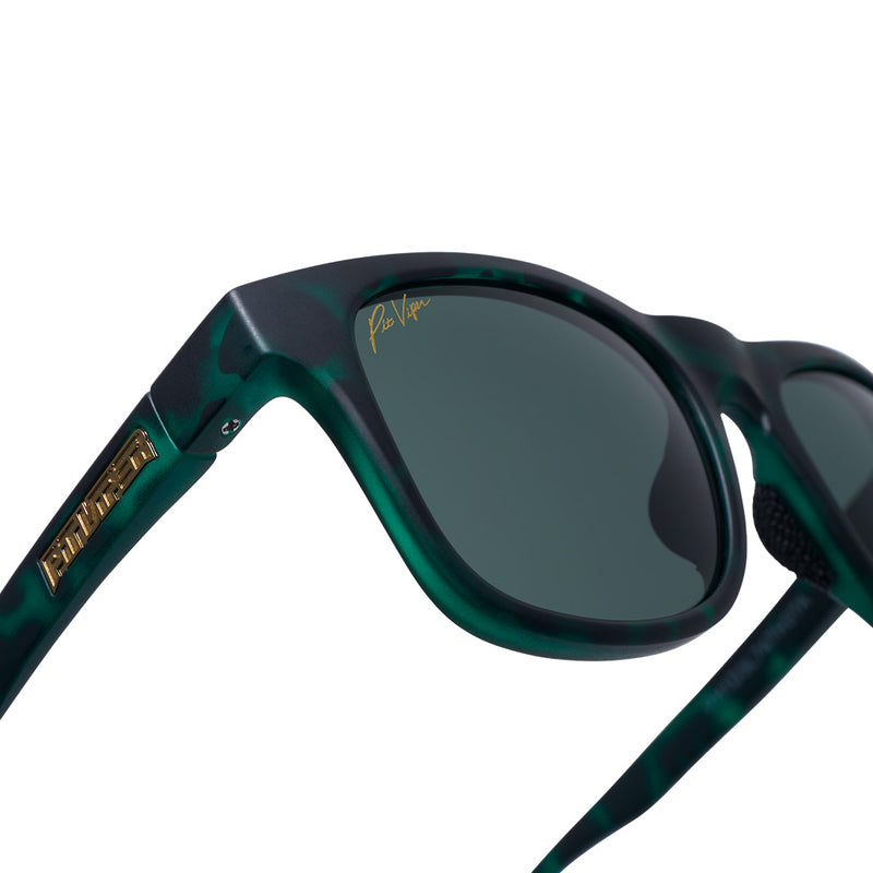 / Green | im_ready_for_my_closeup.JPG | Studio view of The Seychelles Highball with green lens