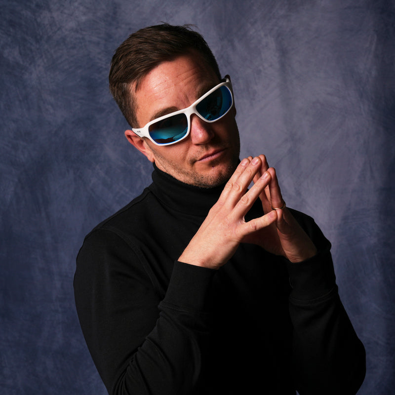 / Blue | photo_of_person_2.JPG | Person wearing The Miami Nights Somox with Blue lens